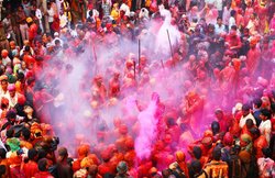 रसायन वाली होली न डाल दे रंग में भंग