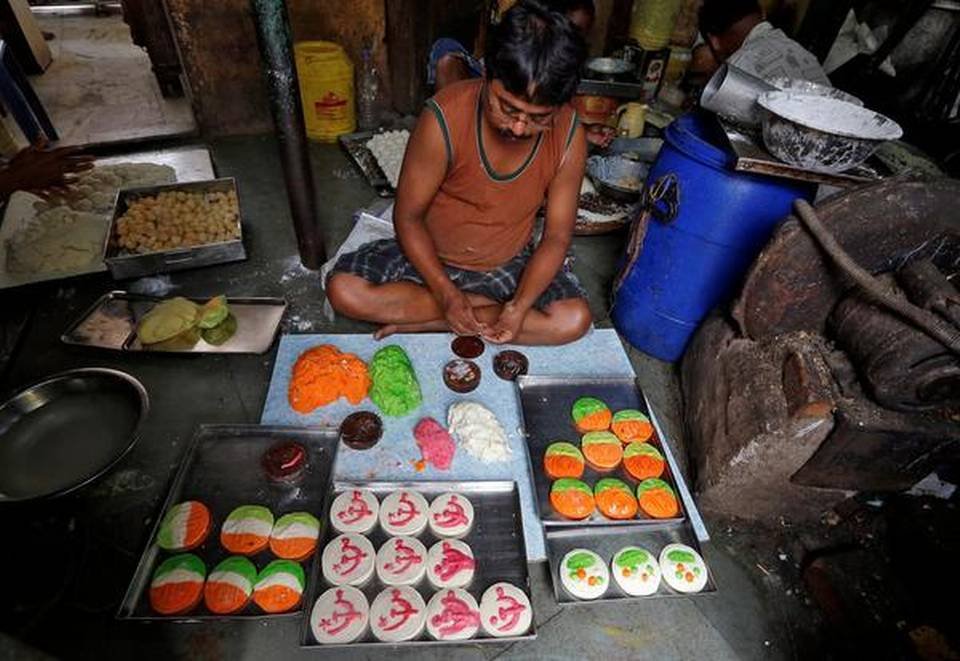 kolkata, kolkata sweets, lok sabha elections, elections 2019, west bengal election dates, first phase elections, bjp, congress, mamata banerjee, tmc, amit shah, priyanaka gandhi, raj thackeray, india news, elections 2019,