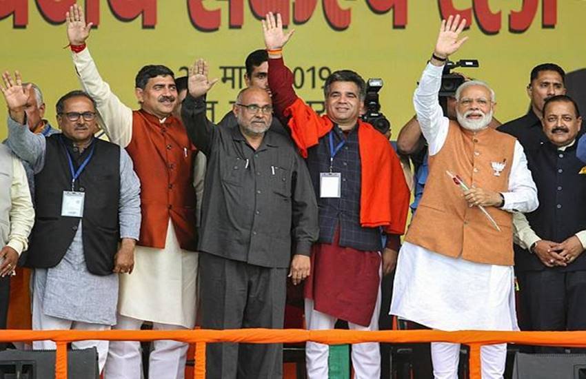 गृह मंत्रालय की रिपोर्ट ने उल्टा पीएम मोदी के ही दावों की पोल खोल दी। (फोटो सोर्स:PTI) गृह मंत्रालय की रिपोर्ट ने उल्टा पीएम मोदी के ही दावों की पोल खोल दी। (फोटो सोर्स:PTI)