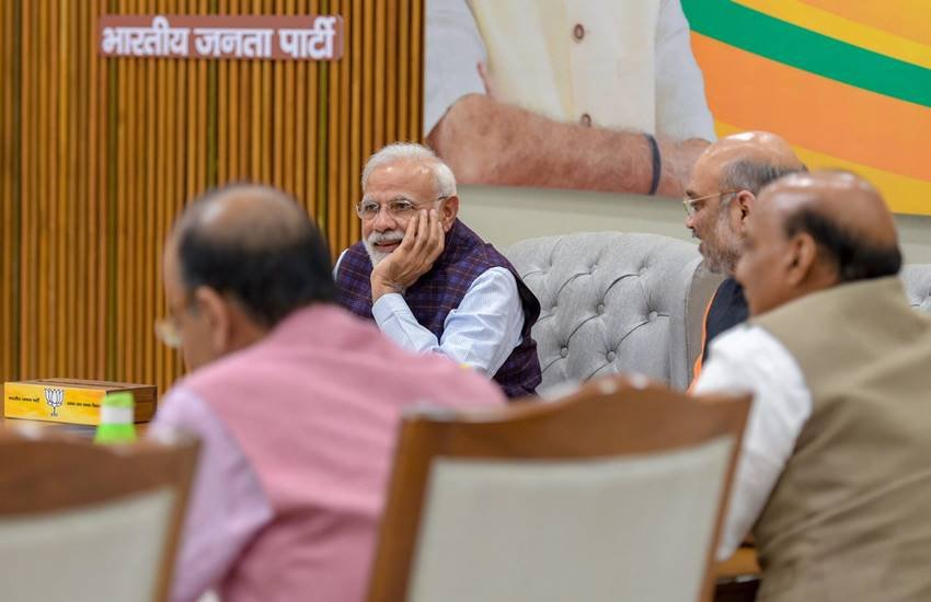 पार्टी बैठक में हिस्सा लेते प्रधानमंत्री नरेंद्र मोदी व भाजपा के वरिष्ठ नेता। (File Photo : PTI) पार्टी बैठक में हिस्सा लेते प्रधानमंत्री नरेंद्र मोदी व भाजपा के वरिष्ठ नेता। (File Photo : PTI)