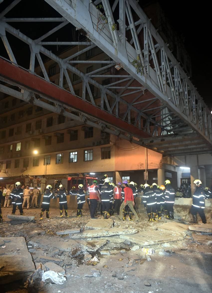 Mumbai bridge collapse, Six months, audit report, declared, FOB, fit to use, Collapsed, Mumbai Bridge, Ajmal Kasab, 26/11 Attacks, Chhatrapati Shivaji Terminus, bridge collapse in mumbai today, bridge collapse in mumbai, mumbai bridge collapse, mumbai bridge collapse 2019, mumbai bridge collapse, mumbai footover bridge, mumbai footover bridge news, mumbai footover bridge today, mumbai foot over bridge accident, mumbai foot over bridge incident, mumbai foot over bridge collapse, andheri bridge collapse, mumbai news, live news