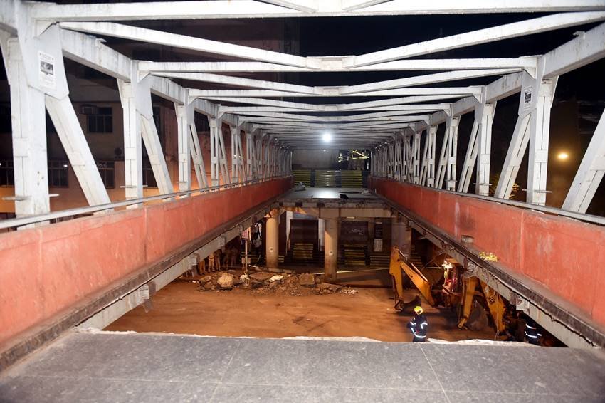 Mumbai bridge collapse, Six months, audit report, declared, FOB, fit to use, Collapsed, Mumbai Bridge, Ajmal Kasab, 26/11 Attacks, Chhatrapati Shivaji Terminus, bridge collapse in mumbai today, bridge collapse in mumbai, mumbai bridge collapse, mumbai bridge collapse 2019, mumbai bridge collapse, mumbai footover bridge, mumbai footover bridge news, mumbai footover bridge today, mumbai foot over bridge accident, mumbai foot over bridge incident, mumbai foot over bridge collapse, andheri bridge collapse, mumbai news, live news