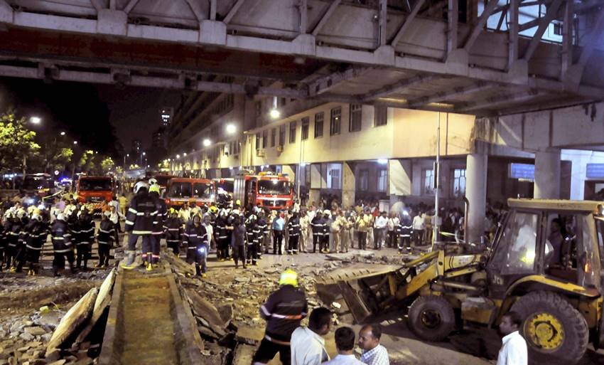 Mumbai bridge collapse, Six months, audit report, declared, FOB, fit to use, Collapsed, Mumbai Bridge, Ajmal Kasab, 26/11 Attacks, Chhatrapati Shivaji Terminus, bridge collapse in mumbai today, bridge collapse in mumbai, mumbai bridge collapse, mumbai bridge collapse 2019, mumbai bridge collapse, mumbai footover bridge, mumbai footover bridge news, mumbai footover bridge today, mumbai foot over bridge accident, mumbai foot over bridge incident, mumbai foot over bridge collapse, andheri bridge collapse, mumbai news, live news