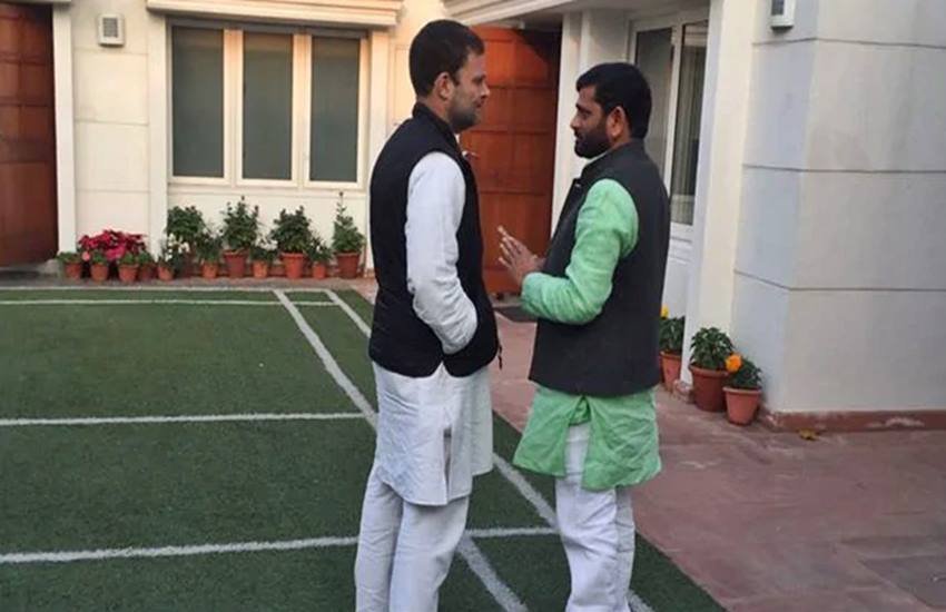 राहुल गांधी और हाजी हारून राशिद, फोटो सोर्स- फेसबुक (Haji.haroonRashid)