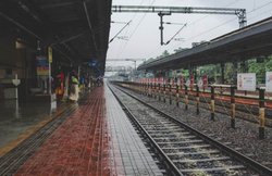 रेलवे स्‍टेशन पर सिर्फ लाइट ऑन-ऑफ करने की हर महीने 1.6 लाख रुपए सैलरी, जानें कब कर सकते हैं आवेदन