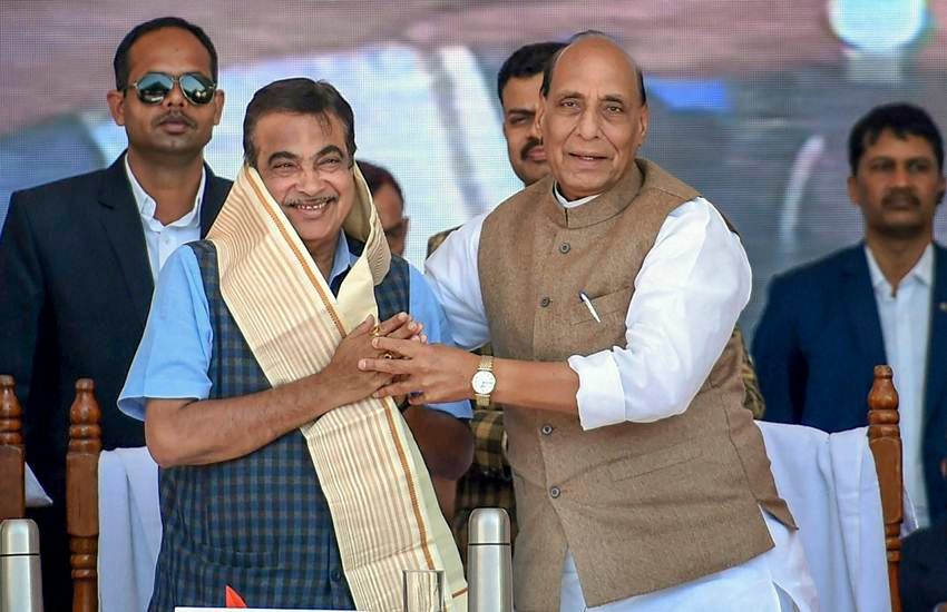Rajnath Singh, Home Minister, Nitin Gadkari, Union Minister, BJP, Oil, Water, Fund, Money, Development, Highway, Roads, Lucknow, Luck-Now, Uttar Pradesh, Yogi Adityanath, Keshav Prasad Maurya, State News, Hindi News