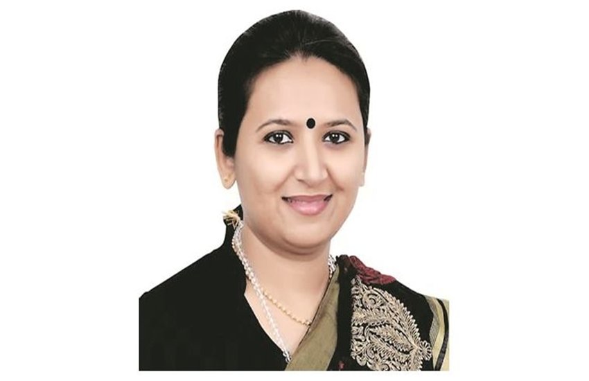 पाटीदार नेता रेशमा पटेल ने भाजपा से इस्तीफा दे दिया है। वो पोरबंदर से लोकसभा चुनाव लड़ेंगी।