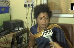 MP में सरकारी नौकरी पाने वाली पहली ट्रांसजेंडर बनीं संजना सिंह, कहा- हमें आरक्षण क्यों नहीं?