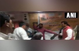 Trending news, UP News, BJP, BJP MP, BJP MLA, BJP MP Sharad Tripathi, BJP MLA Rakesh Baghel, Social Media, Social Media users, Troll, भाजपा, उत्तर प्रदेश समाचार, भाजपा सांसद शरद त्रिपाठी, भाजपा विधायक राकेश बघेल, सोशल मीडिया, अखिलेश यादव