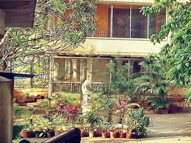 Mukesh Ambani, Nita Ambani, Antilia, Anil Ambani, Tina Ambani, Abode, Isha Ambani, Anand Piramal, Gulita, Rata Tata, Tata House, Gautam Singhania, JK House, Amitabh Bachchan, Jalsa, Shah Rukh Khan, Mannat, Cyrus Poonawalla, Lincoln House, Kumar Mangalam Birla, Jatia House, Aashirwad, Aamir Khan, Freeda Apartments, Rana Kapoor, expensive houses, expensive houses in Mumbai, Mumbai celebs, Mumbai costly houses, costly houses in Mumbai