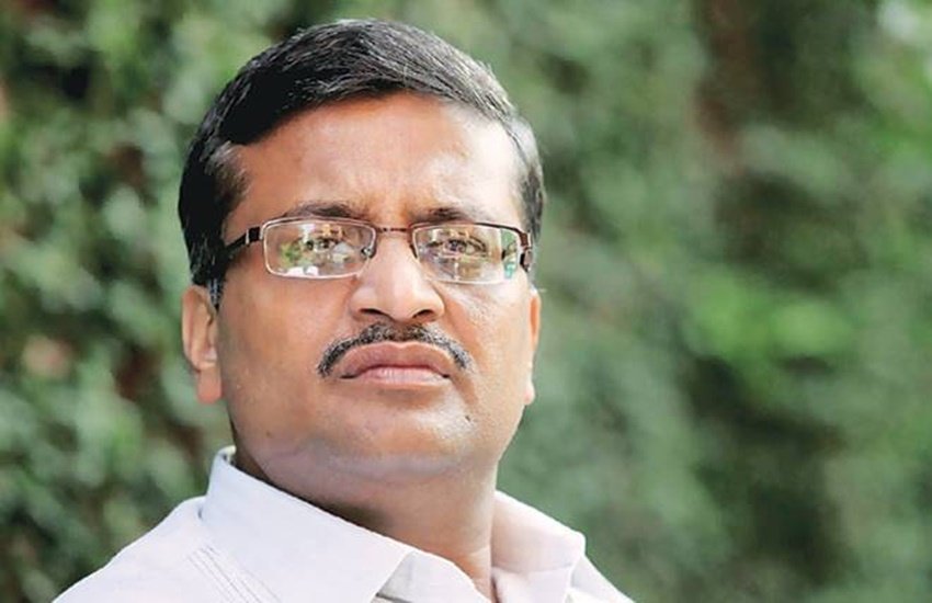 IAS officer ashok khemka