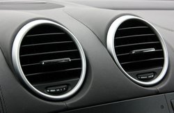 Car AC Cooling Tips: अपनाए ये उपाय, तत्काल बढ़ जायेगी आपके कार के AC की कूलिंग