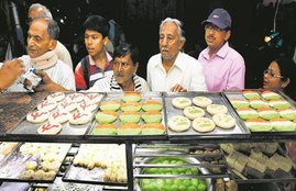 kolkata, kolkata sweets, lok sabha elections, elections 2019, west bengal election dates, first phase elections, bjp, congress, mamata banerjee, tmc, amit shah, priyanaka gandhi, raj thackeray, india news, elections 2019,