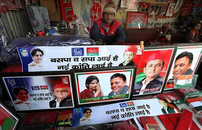लखनऊ में प्रचार सामग्री की एक दुकान की तस्वीर। (Express Photo by Vishal Srivastav)