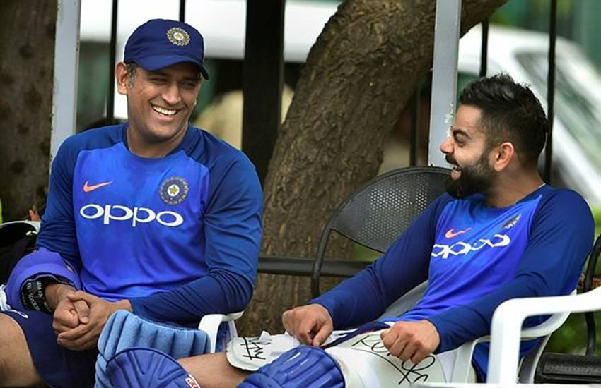धोनी के टीम में नहीं होने से कमजोर पड़ जाते हैं विराट कोहली (फोटो सोर्स- एपी)
