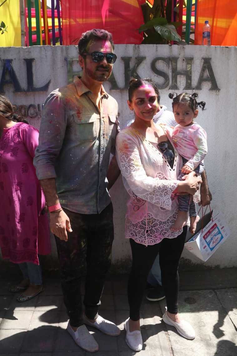 Holi, Holi 2019, taimur holi 2019, taimur holi photos, Holi photos, Taimur Ali Khan, Holi ceelbration photos, Farhan Akhtar, Shibani Dandekar, Shabana Azmi, Javed Akhtar, Zoya Akhtar, Divya Dutta