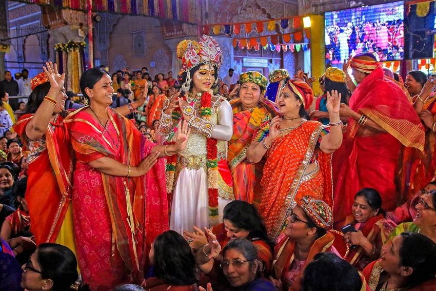 Traditional,Holi,lathmar holi,People celebrate,Mathura, holi, spring season, flowers, natural colours, artificial colours, holi festival, holi 2019,