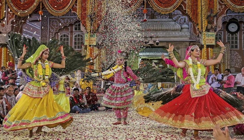 Traditional,Holi,lathmar holi,People celebrate,Mathura, holi, spring season, flowers, natural colours, artificial colours, holi festival, holi 2019,