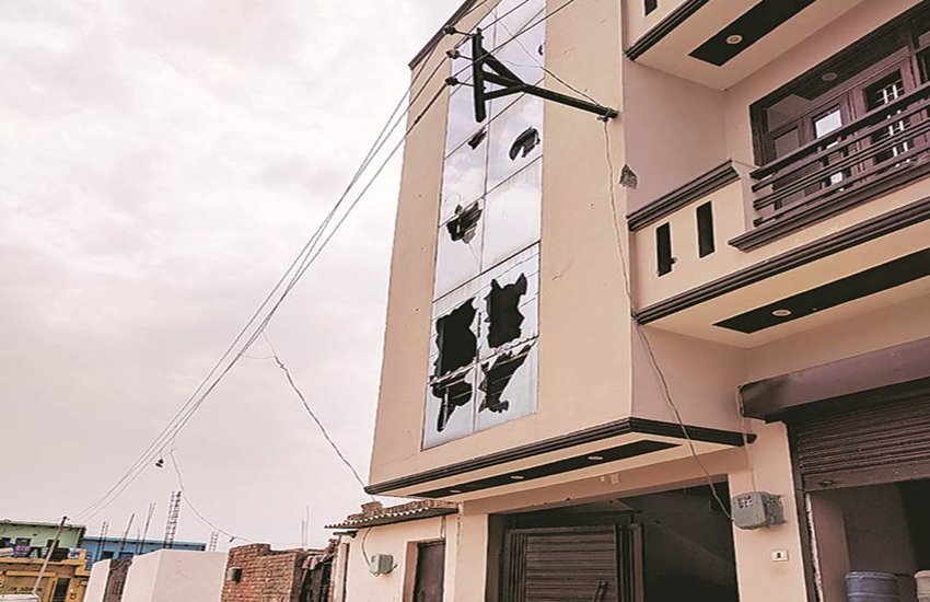 गुरुग्राम हिंसा के बाद पीड़ित के घर की तस्वीर 
फोटो सोर्स- इंडियन एक्सप्रेस 