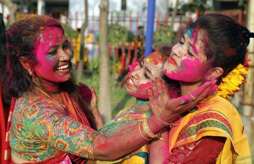 होली (प्रतीकात्मक तस्वीर) फोटो सोर्स : इंडियन एक्सप्रेस