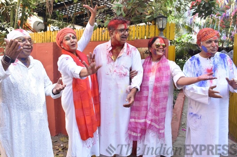 Holi, Holi 2019, taimur holi 2019, taimur holi photos, Holi photos, Taimur Ali Khan, Holi ceelbration photos, Farhan Akhtar, Shibani Dandekar, Shabana Azmi, Javed Akhtar, Zoya Akhtar, Divya Dutta