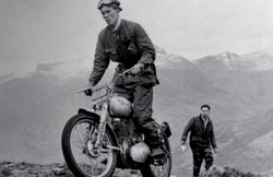 Royal Enfield Bullet Trials: ‘जॉनी ब्रिटेन’ की याद में लॉन्च हुई है यह खास बुलेट, साइलेंसर के अलावा ये बातें भी है खास