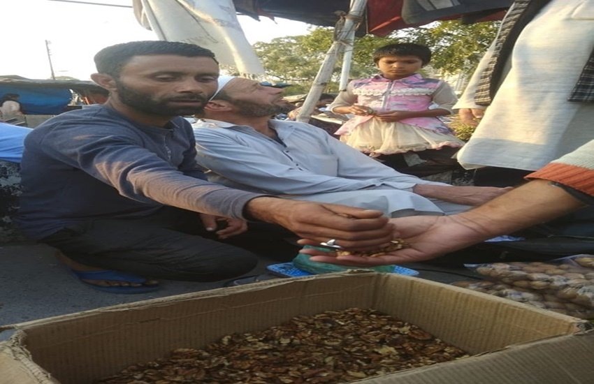 kashmiri dry fruit vendor