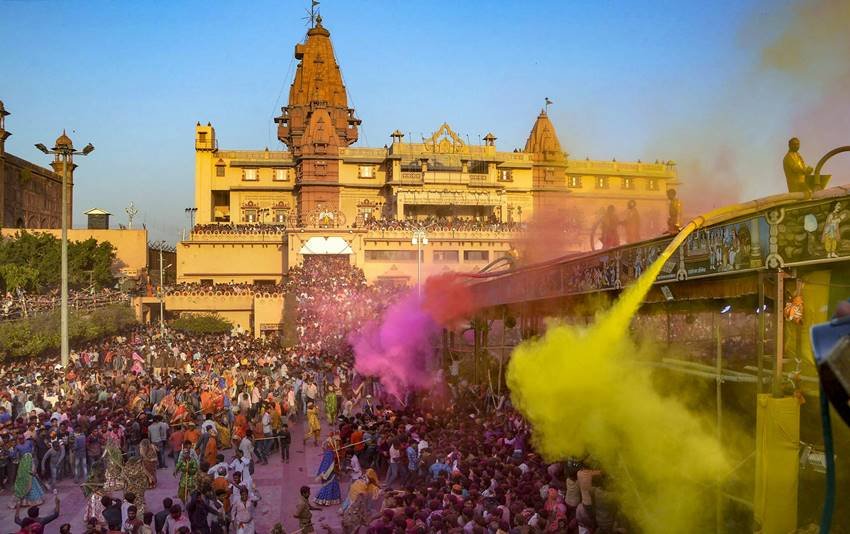 Traditional,Holi,lathmar holi,People celebrate,Mathura, holi, spring season, flowers, natural colours, artificial colours, holi festival, holi 2019,