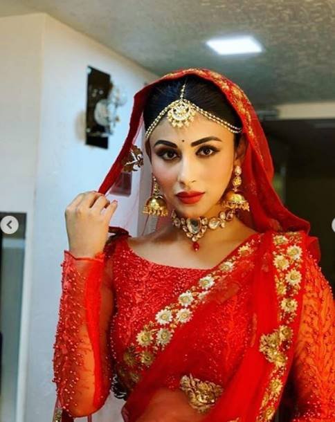 Mouni Roy, Mouni Roy Fashion, Fashion, Celeb Fashion