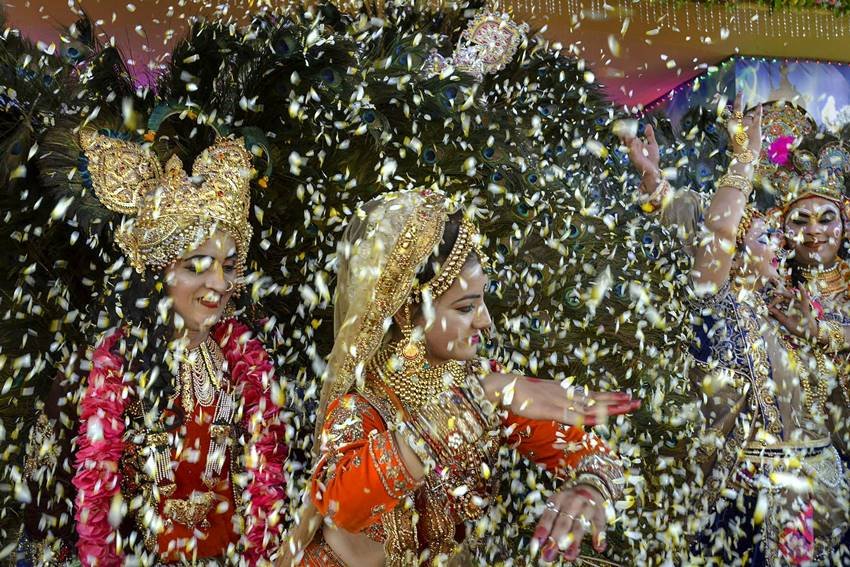 Traditional,Holi,lathmar holi,People celebrate,Mathura, holi, spring season, flowers, natural colours, artificial colours, holi festival, holi 2019,