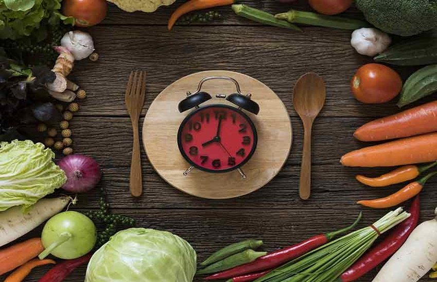 समय पर खाना ना खाने के नुकसान (Source: Dreamstime)