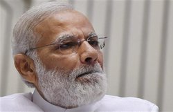 ‘पहली बार मिले हैं इच्छाधारी से पीएम, कल चायवाले थे आज चौकीदार हो गए’, कवि ने मोदी सरकार पर खूब कसा तंज