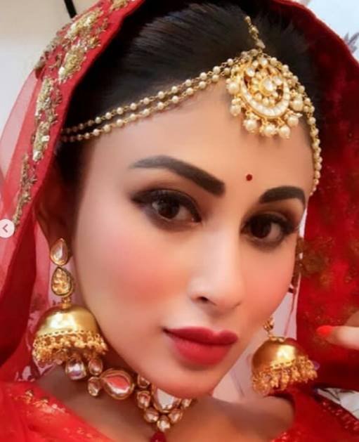 Mouni Roy, Mouni Roy Fashion, Fashion, Celeb Fashion