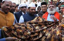 National news, Narendra Modi, Mukhtaar Abbas Naqvi, Khwaja Moinuddin Chishti, Dargah of Khwaja Moinuddin Chishti, Chadar, Sufi, Sant, PM Modi, Union Minority Affairs Minister, Terrorism, Terrorist, नरेंद्र मोदी, ख्वाजा मोइनुद्दीन चिश्ती, आतंकवाद, मुख्तार अब्बास नकवी, शांति, संत