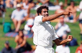 Munaf Patel abused Owais Shah, Munaf Patel, Owais Shah, 7 different languages, Simon Taufel,