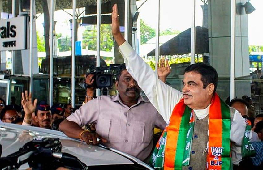 महाराष्ट्र के नागपुर संसदीय क्षेत्र से लोकसभा चुनाव के लिए नामांकन करने जाते भाजपा नेता नितिन गडकरी। (Photo: PTI) महाराष्ट्र के नागपुर संसदीय क्षेत्र से लोकसभा चुनाव के लिए नामांकन करने जाते भाजपा नेता नितिन गडकरी। (Photo: PTI)