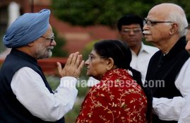 Former prime minister Manmohan Singh with BJP leader LK advani with wife Kamla Advani at an At Home in 2012. (Source: Express photo by Prem Nath Pandey