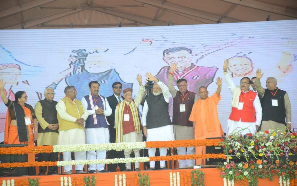 कानपुर में प्रधानमंत्री नरेंद्र मोदी सीएम योगी आदित्यनाथ के साथ ( फोटो सोर्स : स्थानीय )