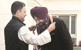 rahul gandhi with navjot singh sidhu