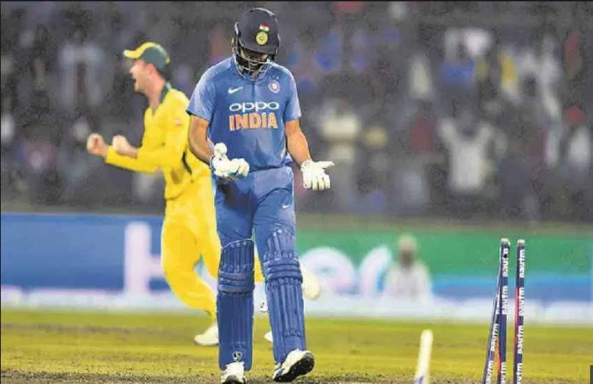 Ind vs Aus : कुछ इस अंदाज़ में आउट हुए रोहित, ट्विटर पर उड़ रहा है जमकर मज़ाक (indian express picture)