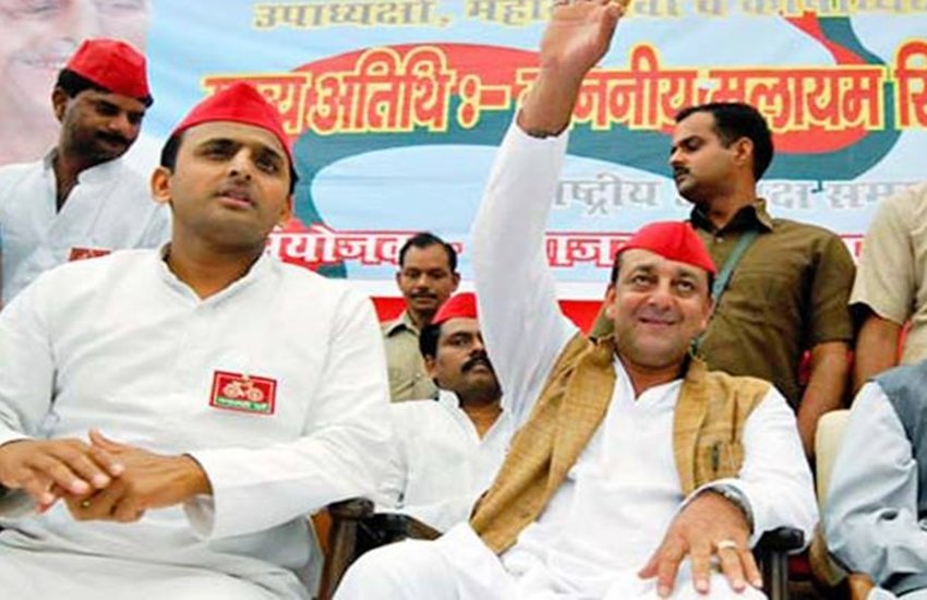 सपा अध्यक्ष अखिलेश यादव के साथ संजय दत्त। (एक्सप्रेस आर्काइव)