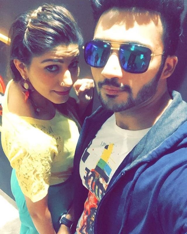 Sapna Choudhary, sapna choudhary congress, Sapna Choudhary bjp, lok sabha election, manoj tiwari, priyanka gandhi, sapna choudhary controversy, Sapna Choudhary dance videos, Sapna Choudhary latest videos, Sapna Choudhary youtube, Sapna Choudhary mathura, hema malini, Bigg Boss 11 Sapna Choudhary Income, House, Cars, Lifestyle, Family, Biography Net Worth, सपना चौधरी, Sapna Choudhary Lifestyle, Sapna Choudhary House, Sapna Choudhary Cars, Sapna Choudhary Awards, सपना चौधरी, भोजपुरी, sapna choudhary famous songs, sapna choudhary dance,