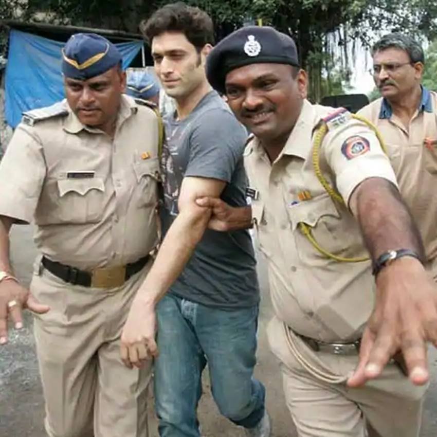 Bollywood Stars, Jail, Salman Khan, Sanjay Dutt, Sonali Bendre, Saif Ali Khan, Shiney Ahuja, Akshay Kumar, बॉलीवुड स्टार्स, जेल, सलमान खान, संजय दत्त, सोनाली बेंद्रे, सैफ अली खान, शाइनी अहूजा, अक्षय कुमार"