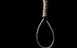 बेटा मोबाइल से खेलता रहा और टैक्स ऑफिसर की पत्नी ने कर लिया सुसाइड, कहा- ‘थोड़ी पागल हूं, जीने की इच्छा नहीं है’