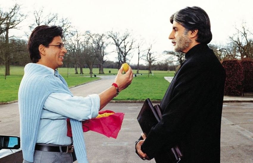 फिल्म 'मोहब्बतें'के एक सीन में शाहरुख खान और अमिताभ बच्चन