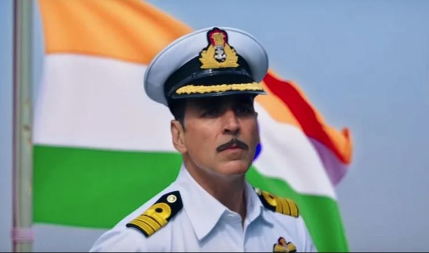 अक्षय कुमार कई सारी देशभक्ति फिल्में कर चुके हैं। ऐसे में देश की जनता उन्हें बेहद प्यार करती है। उनकी फिल्में देख कर हर भारतीय गर्व से सीना चौड़ा करता है। हाल ही में अक्षय की केसरी भी आई। फिल्म ने धमाकेदार कमाई की है।