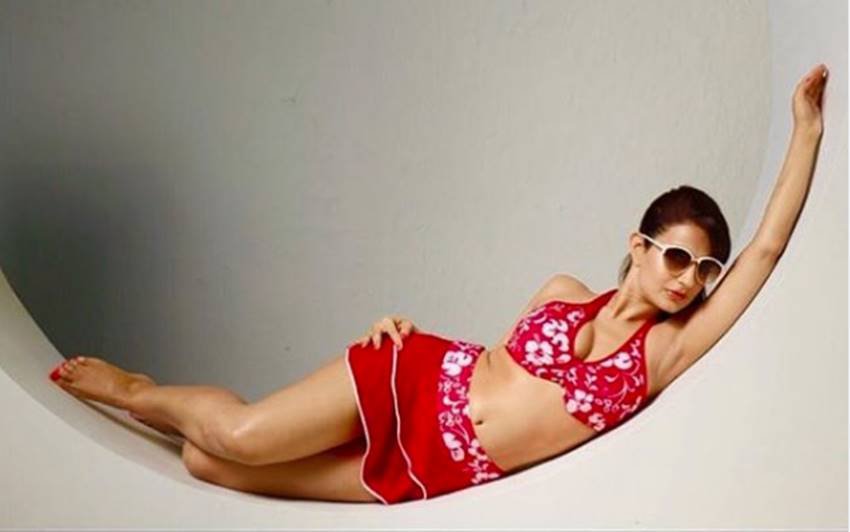 गदर; एक प्रेम कथा फिल्म में उन्होंने सकीना की भूमिका निभाई थी।