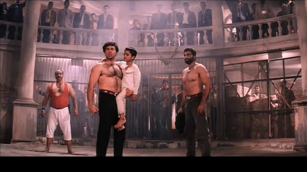 Ghatak (1996): हलक में हाथ डालकर कलेजा खींच लूंगा हरामखोर, उठा उठा के पटकूंगा। उठा उठा के पटकूंगा! चीर दूंगा, फाड़ दूंगा साले।