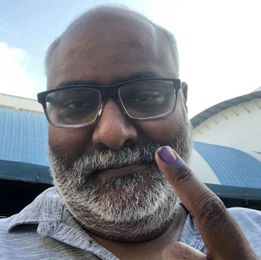 म्यूजिक कंपोजर M. M. Keeravani ने भी पोलिंग बूथ में जाकर वोटिंग की।