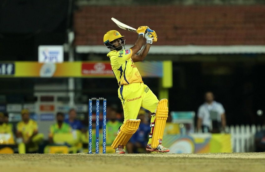 चेन्नई की गेंदबाजी के आगे बेबस हुए केकेआर के बल्लेबाज (फोटो सोर्स- IPL TWITTER) चेन्नई की गेंदबाजी के आगे बेबस हुए केकेआर के बल्लेबाज (फोटो सोर्स- IPL TWITTER)
